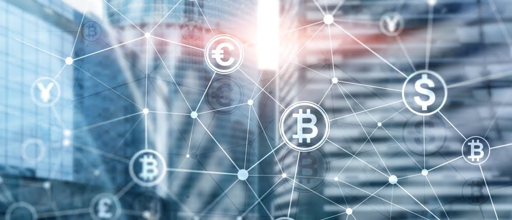 Doppelte Belichtung Bitcoin und Blockchain-Konzept. Digitale Wirtschaft und Währungshandel